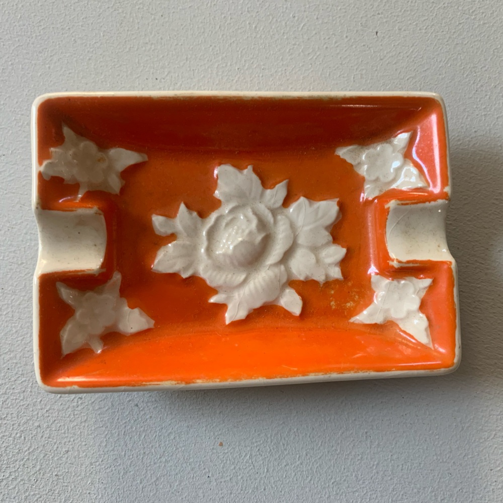Moriyama Japan RARE Antique Red-Orange White Rose Relief Ashtray Trinket Dish